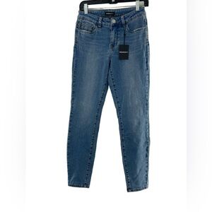 NWT Prosperity Medium Wash Tapered Leg Jeans 27